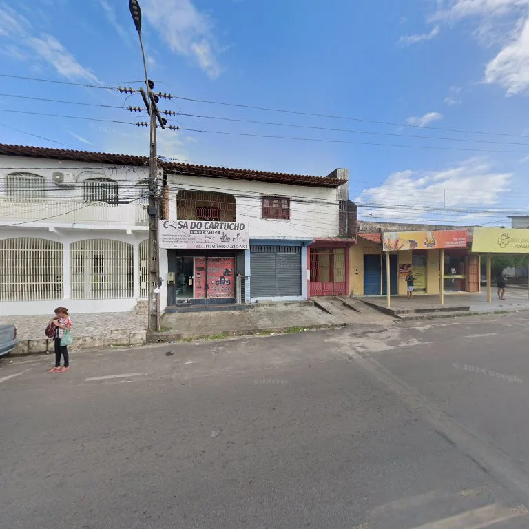 Vista da rua e fachada do escritório